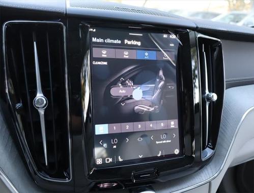 2025 Volvo XC60 Plug-In Hybrid T8 Ultra