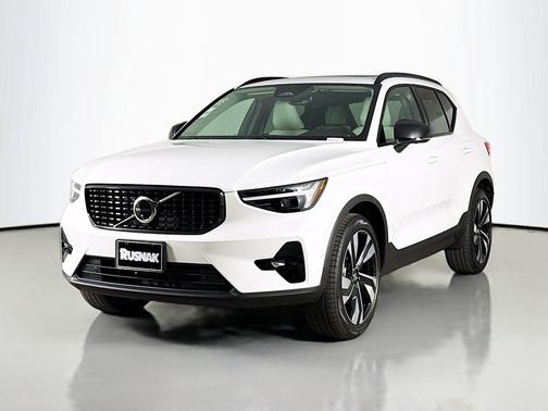 Crystal White 2026 Volvo XC40 Ultra, B5 AWD Gas (mild hybrid), Dark