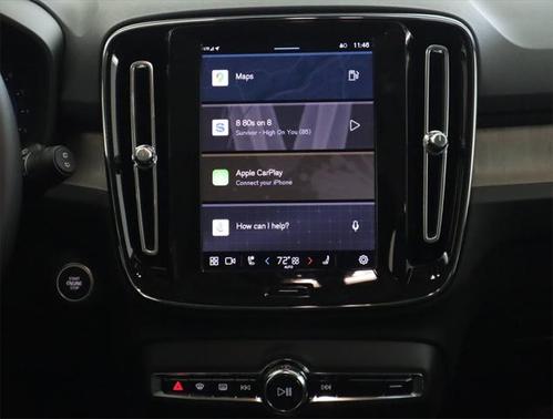 2025 Volvo XC40 B5 Plus Bright Theme