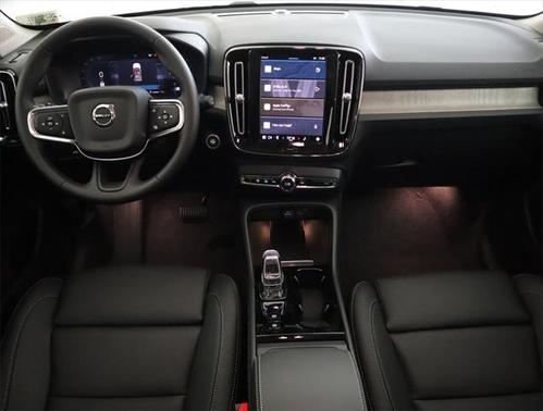 2025 Volvo XC40 B5 Plus Bright Theme