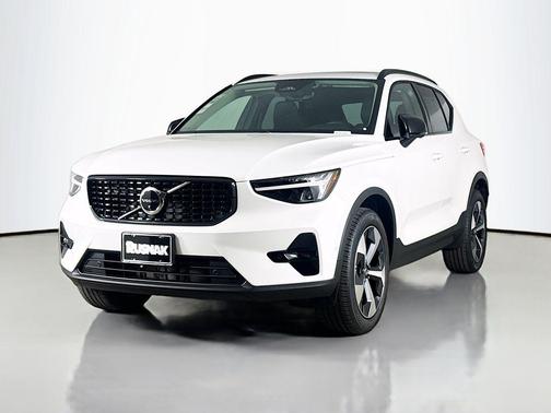 2026 Volvo XC40 Plus, B4 FWD Gas (mild hybrid), Dark