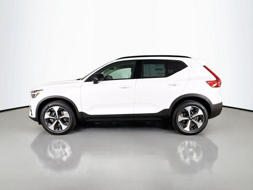 Crystal White 2026 Volvo XC40 Plus, B5 AWD Gas (mild hybrid), Dark