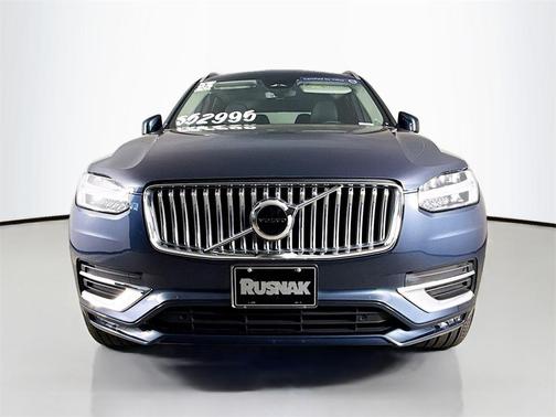 2025 Volvo XC90 B5 Core