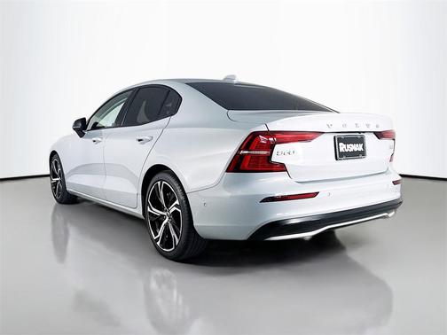 2024 Volvo S60 B5 Plus Dark Theme