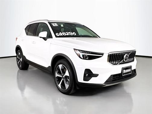 2025 Volvo XC40 B5 Plus Bright Theme