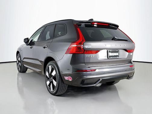 2024 Volvo XC60 Recharge Plug-In Hybrid T8 Ultimate Dark Theme