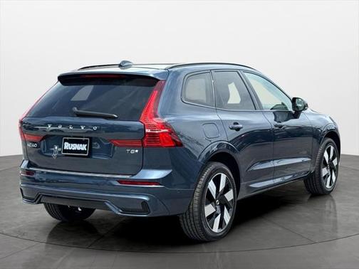 2025 Volvo XC60 Plug-In Hybrid T8 Plus