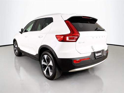 2025 Volvo XC40 B5 Core Bright Theme