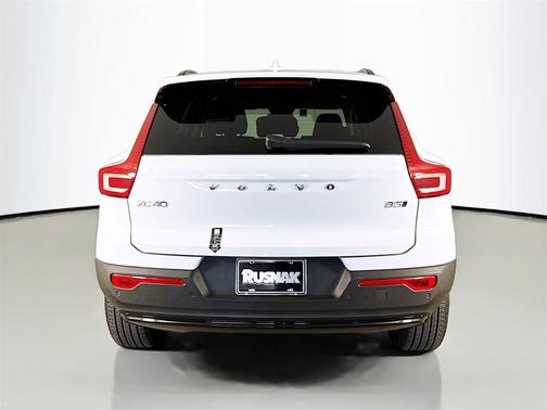 2025 Volvo XC40 B5 Plus Dark Theme