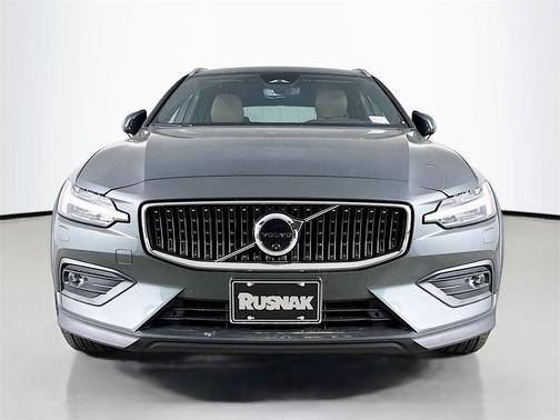 2026 Volvo V60 Cross Country B5 Plus