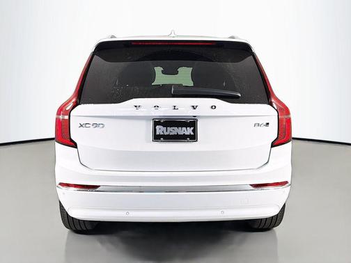 Crystal White Pearl 2026 Volvo XC90 Ultra, B6 AWD Gas (mild hybrid), Gasoline, Bright, 7 Seats