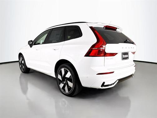 2025 Volvo XC60 Plug-In Hybrid T8 Plus