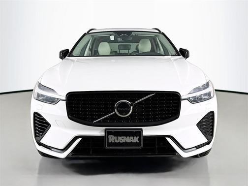 2025 Volvo XC60 Plug-In Hybrid T8 Plus