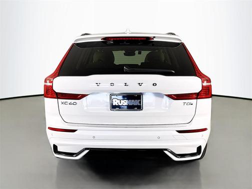 2025 Volvo XC60 Plug-In Hybrid T8 Plus