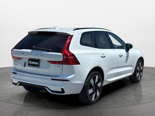 2025 Volvo XC60 Plug-In Hybrid T8 Plus