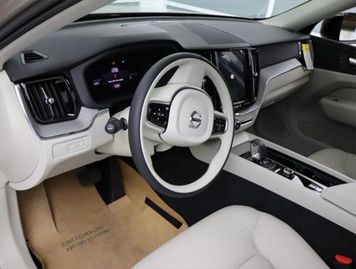 2025 Volvo XC60 Plug-In Hybrid Plus