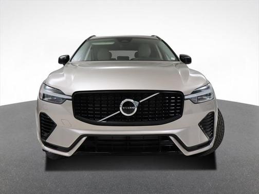 2025 Volvo XC60 Plug-In Hybrid Plus