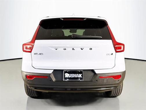 2026 Volvo XC40 B5 Plus