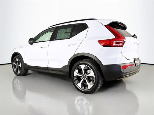2026 Volvo XC40 B5 Plus
