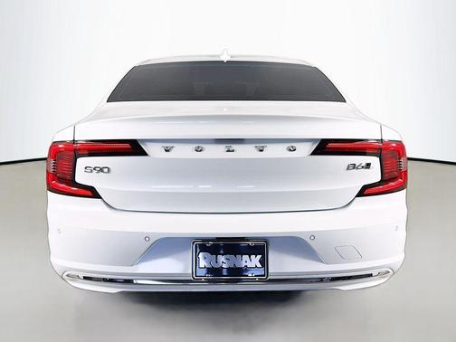 Crystal White 2023 Volvo S90 B6 Plus