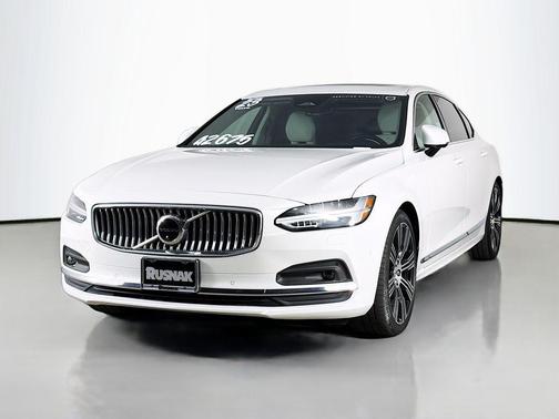 Crystal White 2023 Volvo S90 B6 Plus