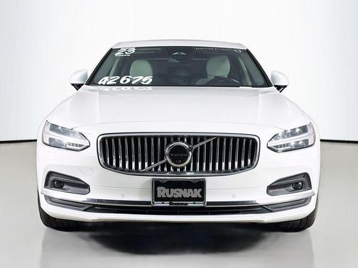 Crystal White 2023 Volvo S90 B6 Plus