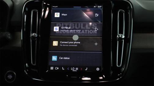 2025 Volvo XC40 B5 Core Bright Theme
