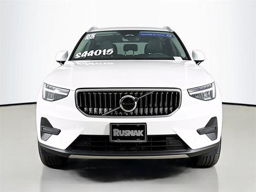2025 Volvo XC40 B5 Core Bright Theme
