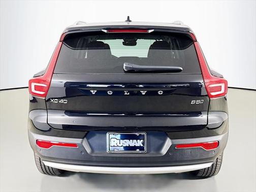 2025 Volvo XC40 B5 Core Bright Theme