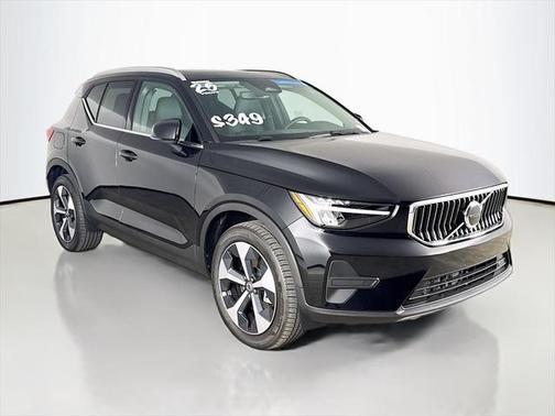 2025 Volvo XC40 B5 Core Bright Theme
