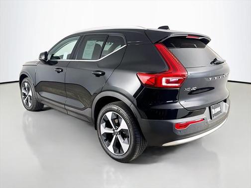 2025 Volvo XC40 B5 Core Bright Theme