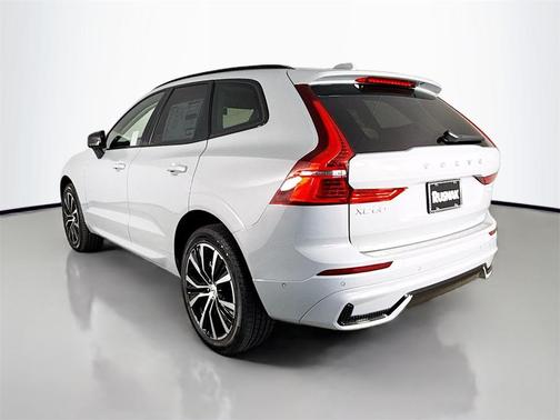 2025 Volvo XC60 B5 Plus