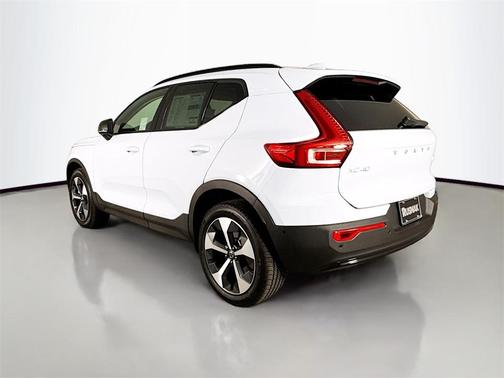 2026 Volvo XC40 B5 Plus