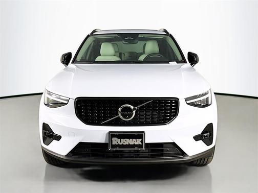2026 Volvo XC40 B5 Plus