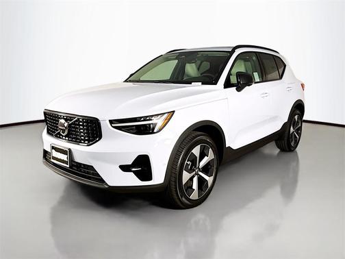 2026 Volvo XC40 B5 Plus