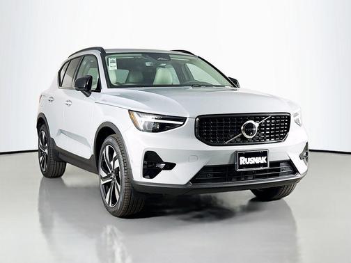 Gray Metallic 2026 Volvo XC40 Ultra, B5 AWD Gas (mild hybrid), Dark