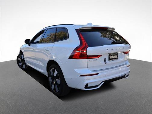 2025 Volvo XC60 Plug-In Hybrid T8 Plus