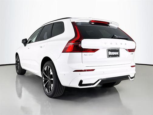 2026 Volvo XC60 B5 Plus
