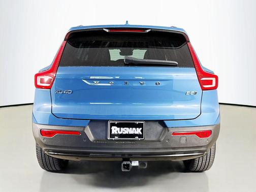 2023 Volvo XC40 B5 Ultimate Dark Theme