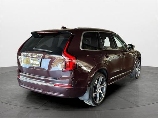 2025 Volvo XC90 B6 Core