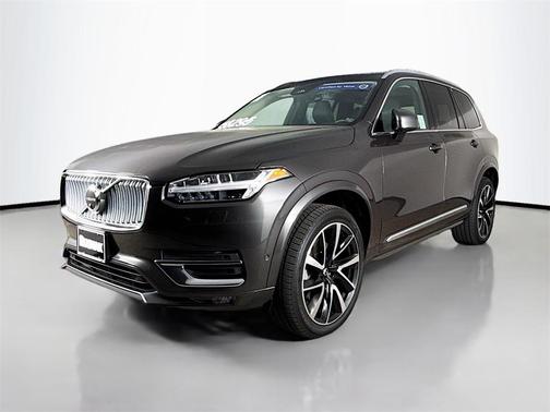 2023 Volvo XC90 B5 Plus