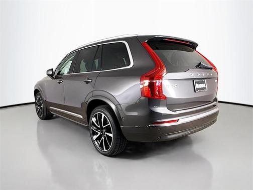 2023 Volvo XC90 B5 Plus