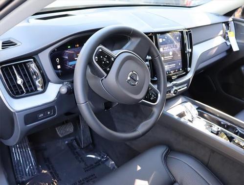 2025 Volvo XC60 Plug-In Hybrid T8 Ultra