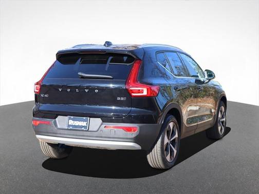 2025 Volvo XC40 B5 Core Bright Theme