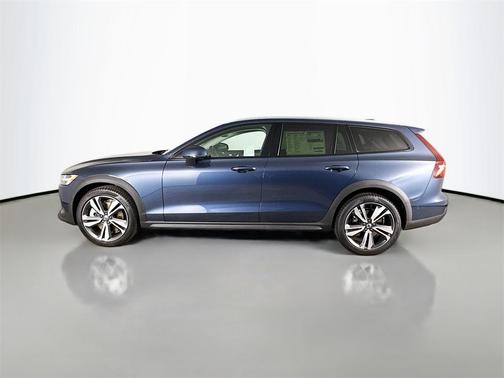 2026 Volvo V60 Cross Country B5 Plus
