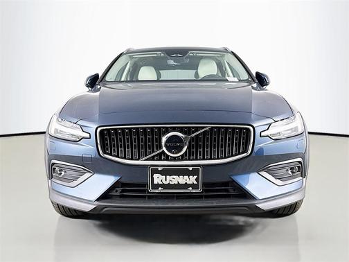 2026 Volvo V60 Cross Country B5 Plus