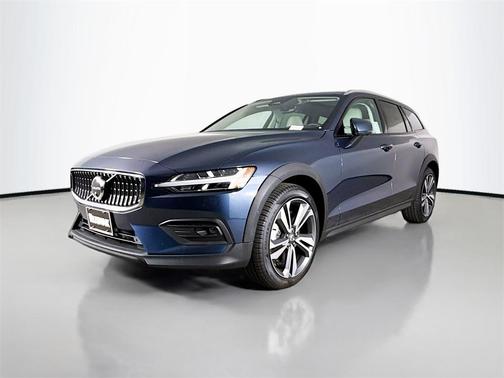 2026 Volvo V60 Cross Country B5 Plus