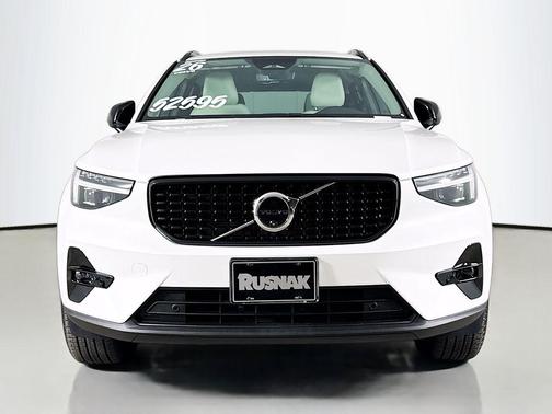 2026 Volvo XC40 Ultra, B5 AWD Gas (mild hybrid), Dark