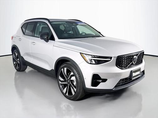 2025 Volvo XC40 B5 Plus Dark Theme