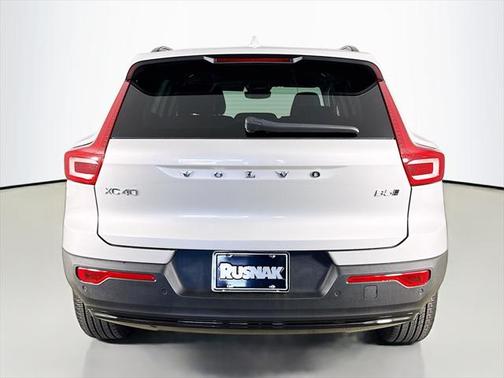 2025 Volvo XC40 B5 Plus Dark Theme